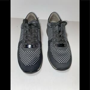 DYNERGY WOMENS SNEAKER SIZE 4.5 NWOT